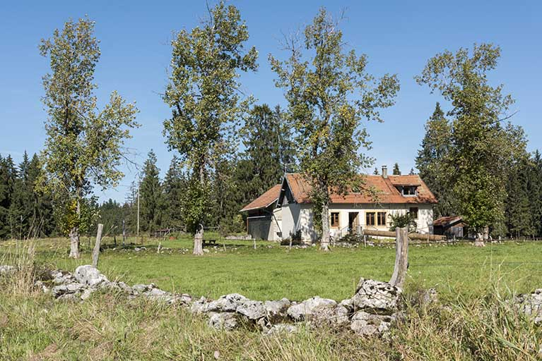 Vue d'ensemble, depuis le sud. © Sonia Dourlot / Région Bourgogne-Franche-Comté, Inventaire du patrimoine - 2017
