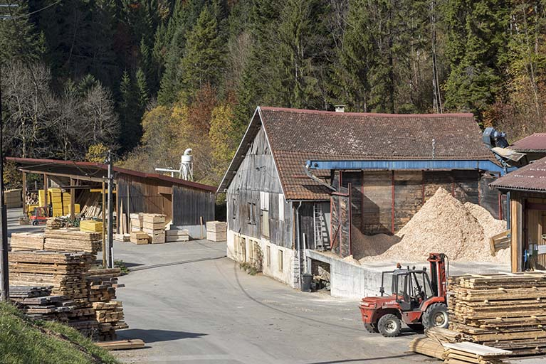 Ancienne scierie et ateliers à l'ouest. © Sonia Dourlot / Région Bourgogne-Franche-Comté, Inventaire du patrimoine - 2017 Ancienne scierie et ateliers à l'ouest. © Sonia Dourlot / Région Bourgogne-Franche-Comté, Inventaire du patrimoine - 2017