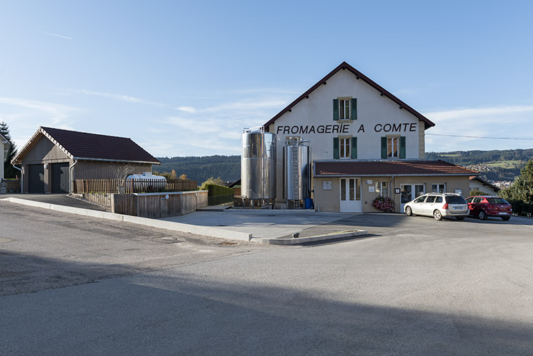 Vue d'ensemble, depuis le sud-est. © Sonia Dourlot / Région Bourgogne-Franche-Comté, Inventaire du patrimoine - 2017