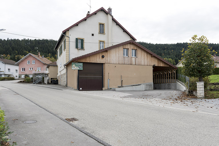Façade postérieure, de trois quarts gauche. © Sonia Dourlot / Région Bourgogne-Franche-Comté, Inventaire du patrimoine - 2017