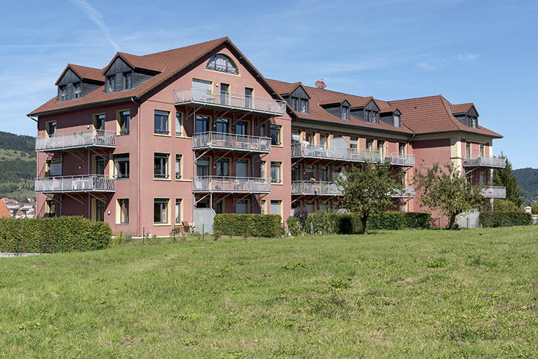 Façades postérieure et latérale droite, depuis le sud. © Sonia Dourlot / Région Bourgogne-Franche-Comté, Inventaire du patrimoine - 2017 Façades postérieure et latérale droite, depuis le sud. © Sonia Dourlot / Région Bourgogne-Franche-Comté, Inventaire du patrimoine - 2017