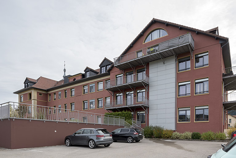 Façade antérieure, de trois quarts droite. © Sonia Dourlot / Région Bourgogne-Franche-Comté, Inventaire du patrimoine - 2017 Façade antérieure, de trois quarts droite. © Sonia Dourlot / Région Bourgogne-Franche-Comté, Inventaire du patrimoine - 2017