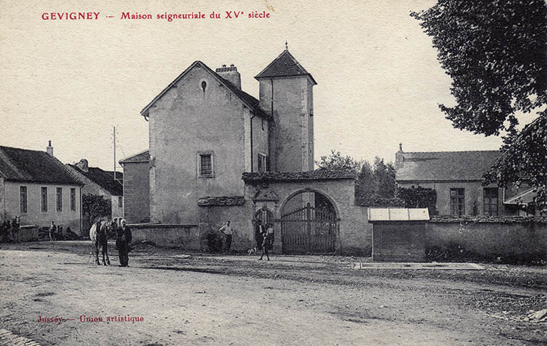 "Maison seigneuriale du 15e siècle", carte postale. © Guillaume Gézolme / Commune de Gevigney-et-Mercey - 2017 "Maison seigneuriale du 15e siècle", carte postale. © Guillaume Gézolme / Commune de Gevigney-et-Mercey - 2017