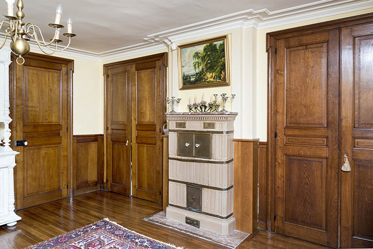 Vue intérieure du rez-de-chaussée : le salon. © Sonia Dourlot / Région Bourgogne-Franche-Comté, Inventaire du patrimoine - 2017 Vue intérieure du rez-de-chaussée : le salon. © Sonia Dourlot / Région Bourgogne-Franche-Comté, Inventaire du patrimoine - 2017