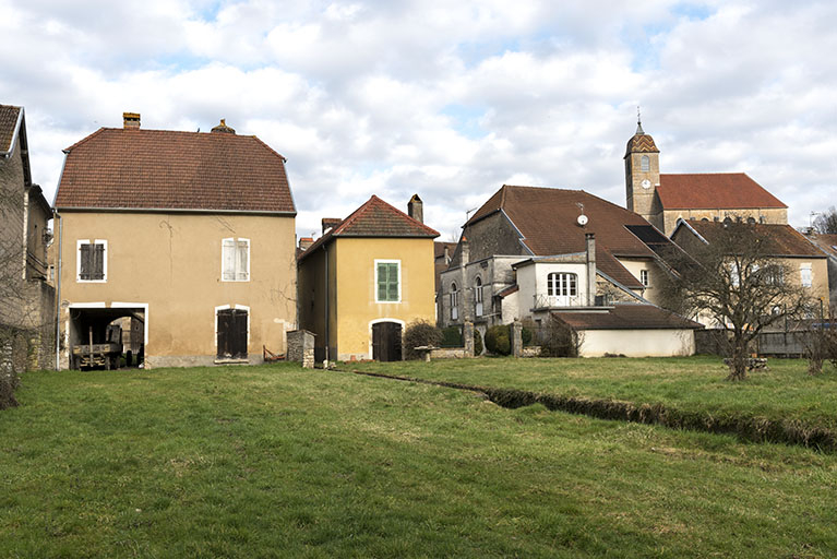 Ferme (?) avec boutique, 3 rue du Pâquis : façade postérieure. © Sonia Dourlot / Région Bourgogne-Franche-Comté, Inventaire du patrimoine - 2017
