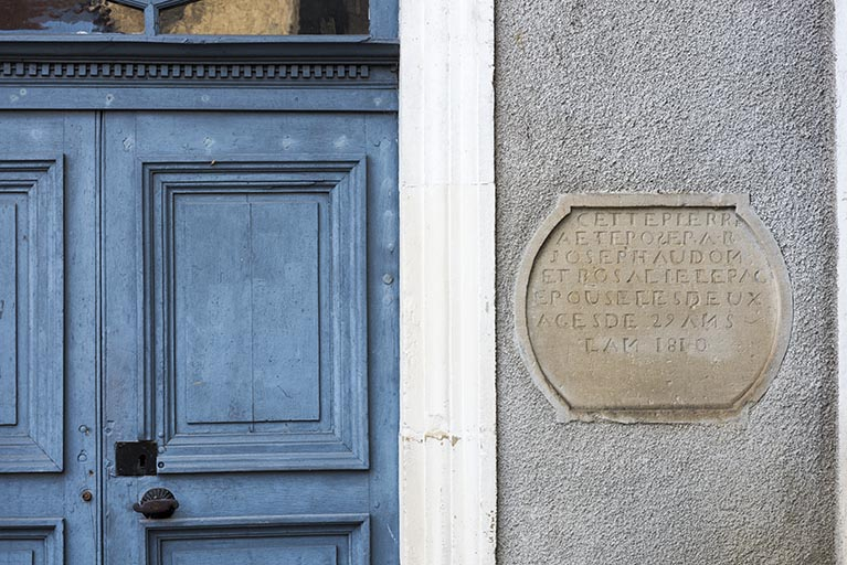 Détail de l'inscription et date portée. (1810) © Sonia Dourlot / Région Bourgogne-Franche-Comté, Inventaire du patrimoine - 2017