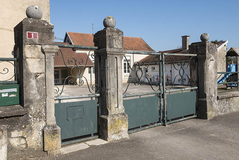 L'entrée depuis la rue. © Jérôme Mongreville / Région Bourgogne-Franche-Comté, Inventaire du patrimoine - 2017 L'entrée depuis la rue. © Jérôme Mongreville / Région Bourgogne-Franche-Comté, Inventaire du patrimoine - 2017