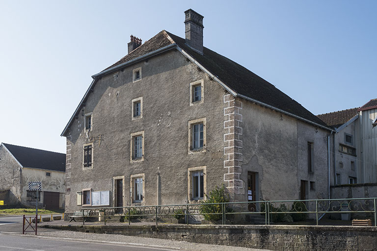 La mairie depuis de la rue de Jussey. © Jérôme Mongreville / Région Bourgogne-Franche-Comté, Inventaire du patrimoine - 2017 La mairie depuis de la rue de Jussey. © Jérôme Mongreville / Région Bourgogne-Franche-Comté, Inventaire du patrimoine - 2017