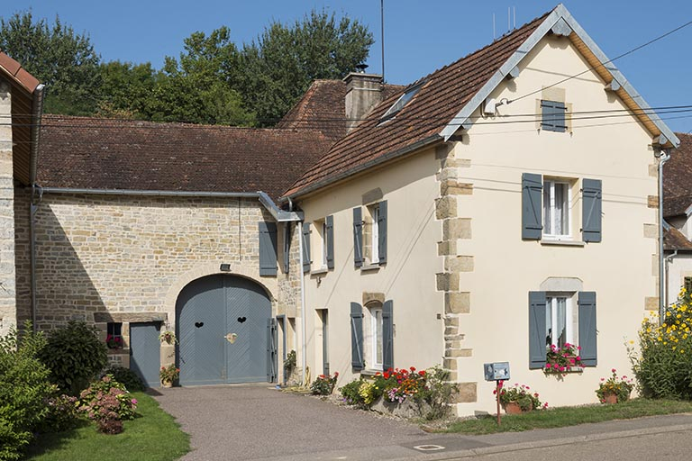 Organisation en L. © Jérôme Mongreville / Région Bourgogne-Franche-Comté, Inventaire du patrimoine - 2017 Organisation en L. © Jérôme Mongreville / Région Bourgogne-Franche-Comté, Inventaire du patrimoine - 2017