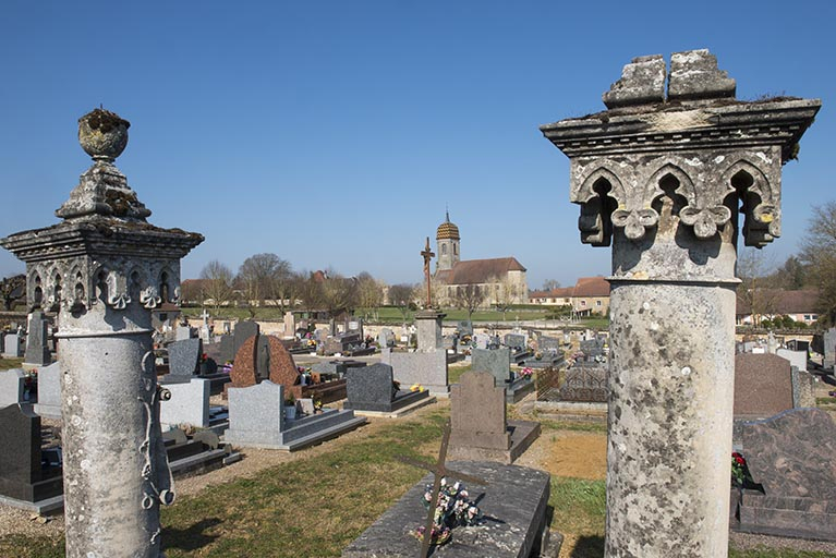 L'église depuis le cimetière. © Jérôme Mongreville / Région Bourgogne-Franche-Comté, Inventaire du patrimoine - 2017 L'église depuis le cimetière. © Jérôme Mongreville / Région Bourgogne-Franche-Comté, Inventaire du patrimoine - 2017