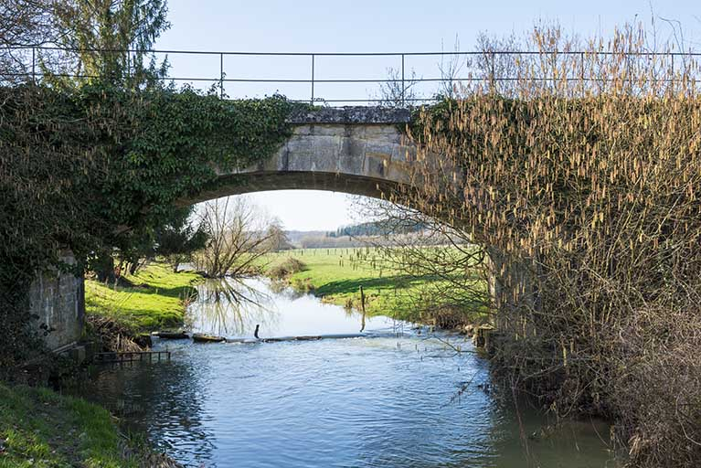 Pont enjambeant l'Ougeotte. © Jérôme Mongreville / Région Bourgogne-Franche-Comté, Inventaire du patrimoine - 2017 Pont enjambeant l'Ougeotte. © Jérôme Mongreville / Région Bourgogne-Franche-Comté, Inventaire du patrimoine - 2017
