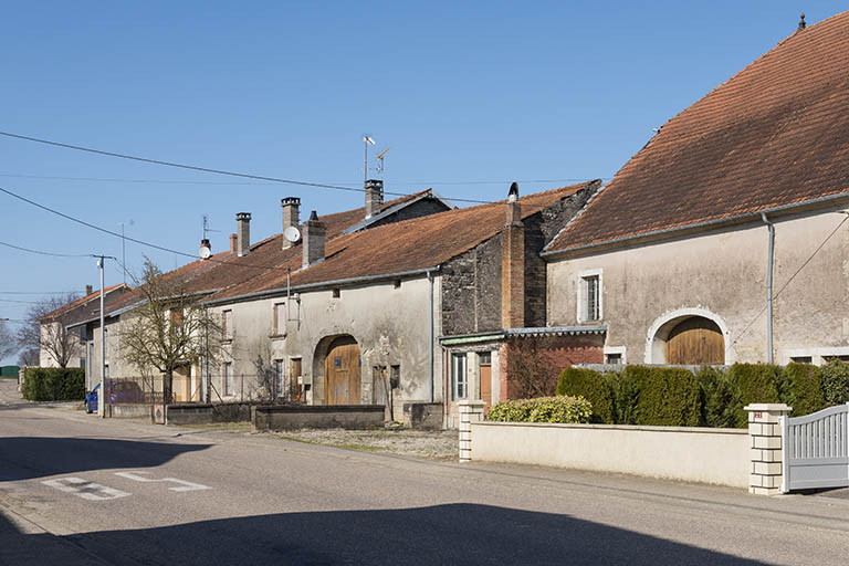alignement de fermes à Mercey. © Jérôme Mongreville / Région Bourgogne-Franche-Comté, Inventaire du patrimoine - 2017 alignement de fermes à Mercey. © Jérôme Mongreville / Région Bourgogne-Franche-Comté, Inventaire du patrimoine - 2017