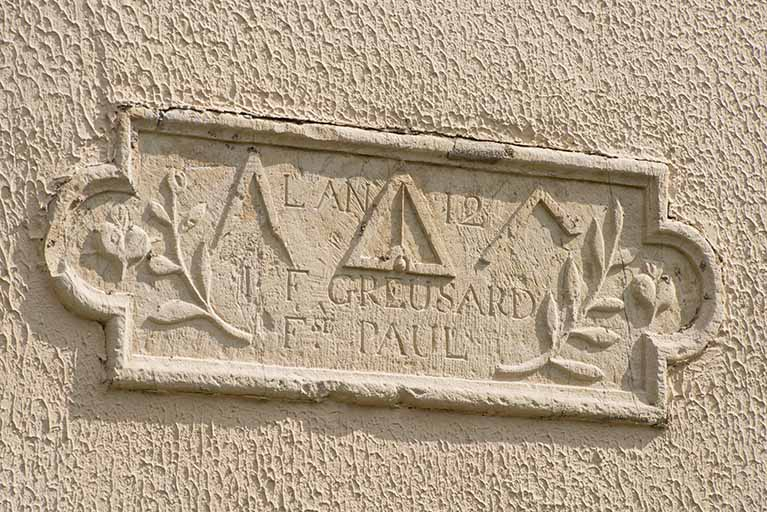 Pierre de fondation d'une ferme, rue du Mont. © Jérôme Mongreville / Région Bourgogne-Franche-Comté, Inventaire du patrimoine - 2017 Pierre de fondation d'une ferme, rue du Mont. © Jérôme Mongreville / Région Bourgogne-Franche-Comté, Inventaire du patrimoine - 2017