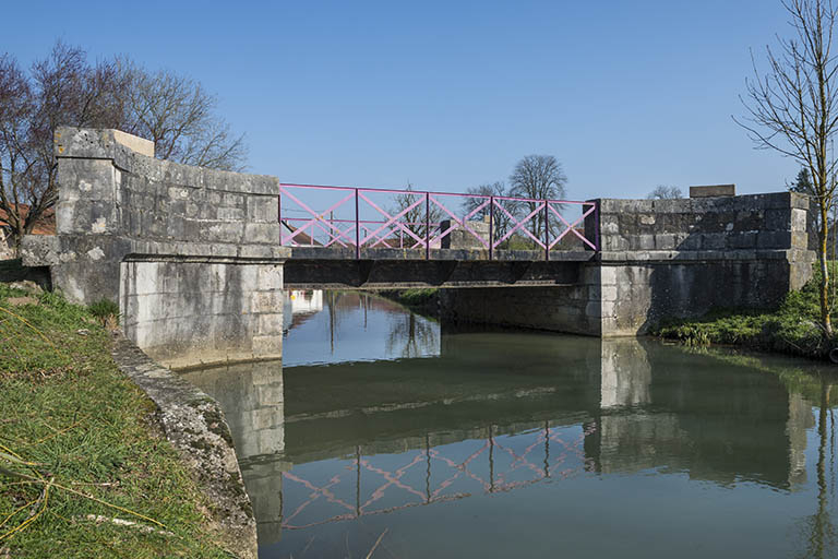 Le pont. © Jérôme Mongreville / Région Bourgogne-Franche-Comté, Inventaire du patrimoine - 2017 Le pont. © Jérôme Mongreville / Région Bourgogne-Franche-Comté, Inventaire du patrimoine - 2017