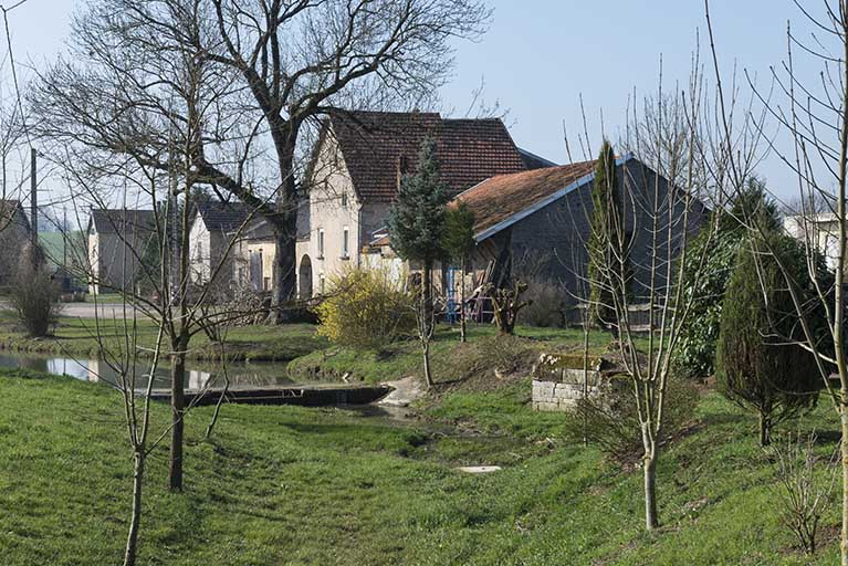 Maisons, rue du Mont. © Jérôme Mongreville / Région Bourgogne-Franche-Comté, Inventaire du patrimoine - 2017 Maisons, rue du Mont. © Jérôme Mongreville / Région Bourgogne-Franche-Comté, Inventaire du patrimoine - 2017