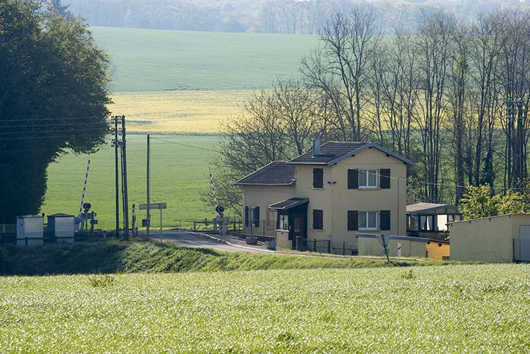 La maison du garde-barrière, vue générale. © Jérôme Mongreville / Région Bourgogne-Franche-Comté, Inventaire du patrimoine - 2017