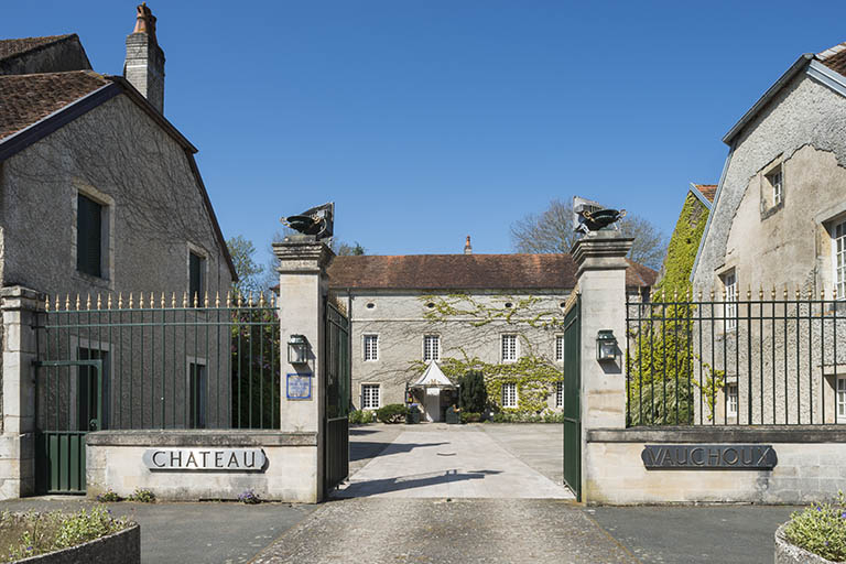 Le château, vue générale depuis la Grande rue. © Jérôme Mongreville / Région Bourgogne-Franche-Comté, Inventaire du patrimoine - 2017 Le château, vue générale depuis la Grande rue. © Jérôme Mongreville / Région Bourgogne-Franche-Comté, Inventaire du patrimoine - 2017