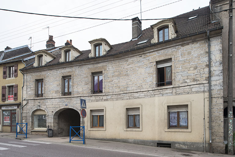 La façade principale depuis la rue. © Jérôme Mongreville / Région Bourgogne-Franche-Comté, Inventaire du patrimoine - 2017