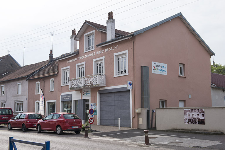 Ancienne station essence, actuellement bureaux de la communanuté de communes. © Jérôme Mongreville / Région Bourgogne-Franche-Comté, Inventaire du patrimoine - 2017