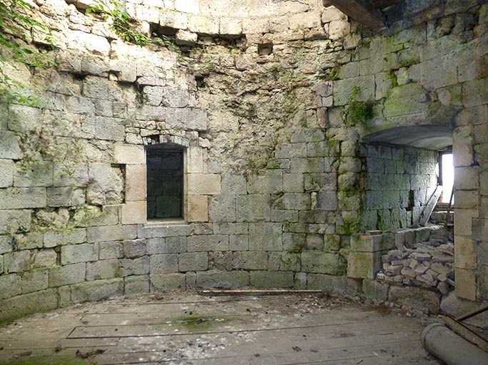 Intérieur du donjon : le dernier étage. © Sonia Dourlot / Région Bourgogne-Franche-Comté, Inventaire du patrimoine - 2017