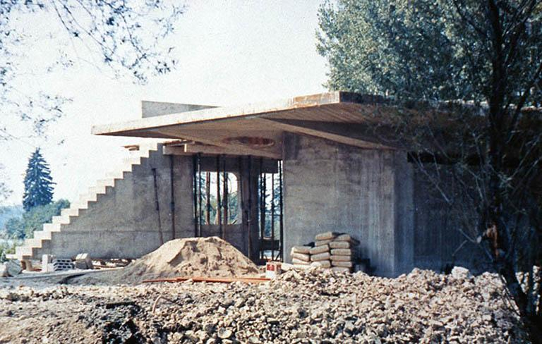 Vue de l'escalier lors du chantier, photographie ancienne, ca.1965, Archives privées. © Sonia Dourlot / Région Bourgogne-Franche-Comté, Inventaire du patrimoine - 2017
