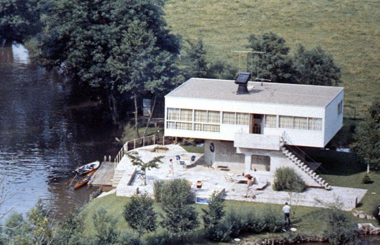 Vue aérienne de la maison, photographie ancienne, ca. 1965-1970, Archives privées. © Sonia Dourlot / Région Bourgogne-Franche-Comté, Inventaire du patrimoine - 2017