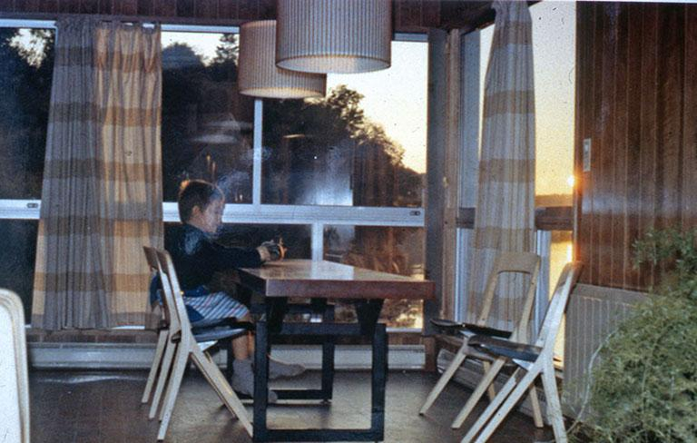 Vue du séjour, photographie ancienne, ca. 1965-1970, Archives privées. © Sonia Dourlot / Région Bourgogne-Franche-Comté, Inventaire du patrimoine - 2017