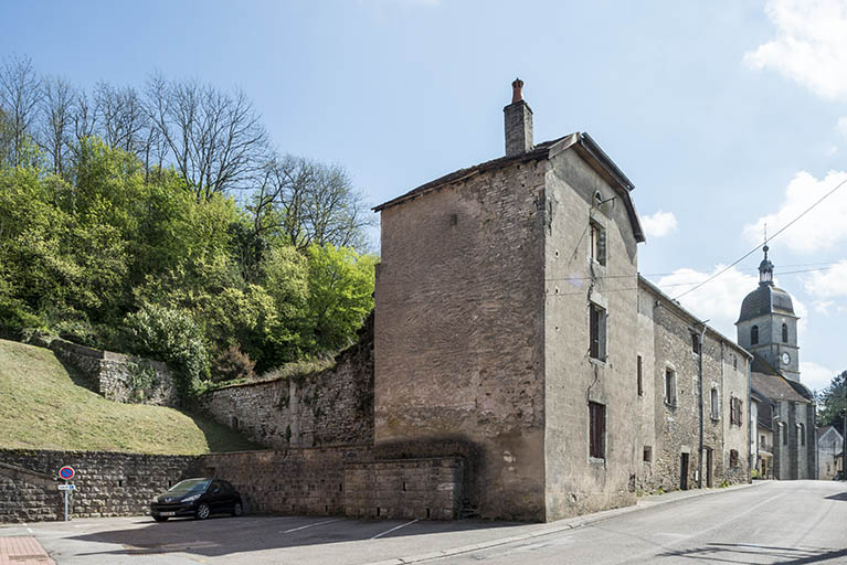 vue générale (depuis le nord) des bâtiments conventuels, rue de l'Eglise. © Jérôme Mongreville / Région Bourgogne-Franche-Comté, Inventaire du patrimoine - 2017