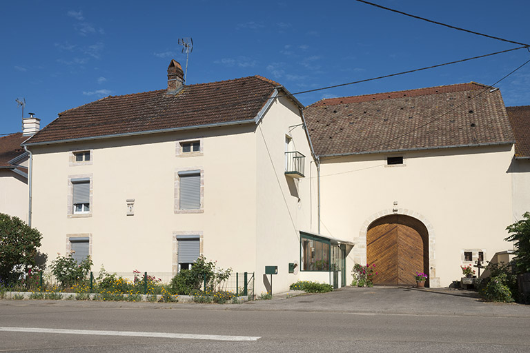 Vue générale de la ferme située au 7 route de Port-sur-Saône.  © Jérôme Mongreville / Région Bourgogne-Franche-Comté, Inventaire du patrimoine - 2017 Vue générale de la ferme située au 7 route de Port-sur-Saône.  © Jérôme Mongreville / Région Bourgogne-Franche-Comté, Inventaire du patrimoine - 2017