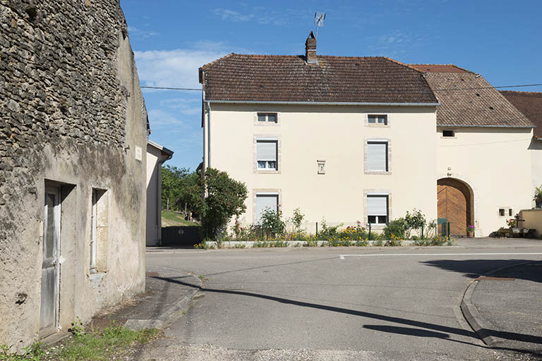 Corps de logis de la ferme située au 7 rue de Scey-sur-Saône.  © Jérôme Mongreville / Région Bourgogne-Franche-Comté, Inventaire du patrimoine - 2017 Corps de logis de la ferme située au 7 rue de Scey-sur-Saône.  © Jérôme Mongreville / Région Bourgogne-Franche-Comté, Inventaire du patrimoine - 2017