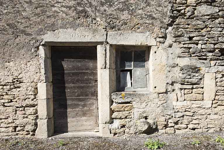 Porte d'entrée de la ferme située à l'angle de l'impasse du Château. © Jérôme Mongreville / Région Bourgogne-Franche-Comté, Inventaire du patrimoine - 2017 Porte d'entrée de la ferme située à l'angle de l'impasse du Château. © Jérôme Mongreville / Région Bourgogne-Franche-Comté, Inventaire du patrimoine - 2017
