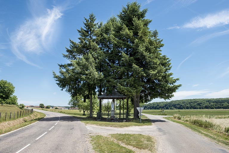 L'oratoire situé à l'entrée du village sur la route de Scey-sur-Saône. © Jérôme Mongreville / Région Bourgogne-Franche-Comté, Inventaire du patrimoine - 2017 L'oratoire situé à l'entrée du village sur la route de Scey-sur-Saône. © Jérôme Mongreville / Région Bourgogne-Franche-Comté, Inventaire du patrimoine - 2017