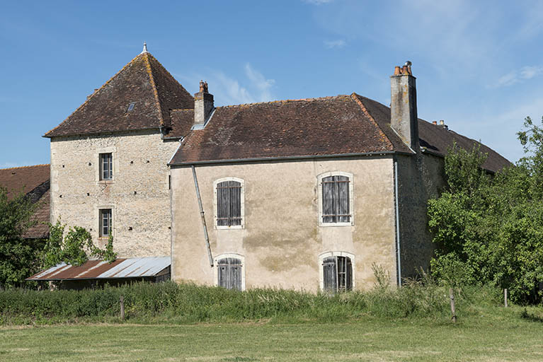La façade postérieure du bâtiment XVIIIe.  © Jérôme Mongreville / Région Bourgogne-Franche-Comté, Inventaire du patrimoine - 2017 La façade postérieure du bâtiment XVIIIe.  © Jérôme Mongreville / Région Bourgogne-Franche-Comté, Inventaire du patrimoine - 2017