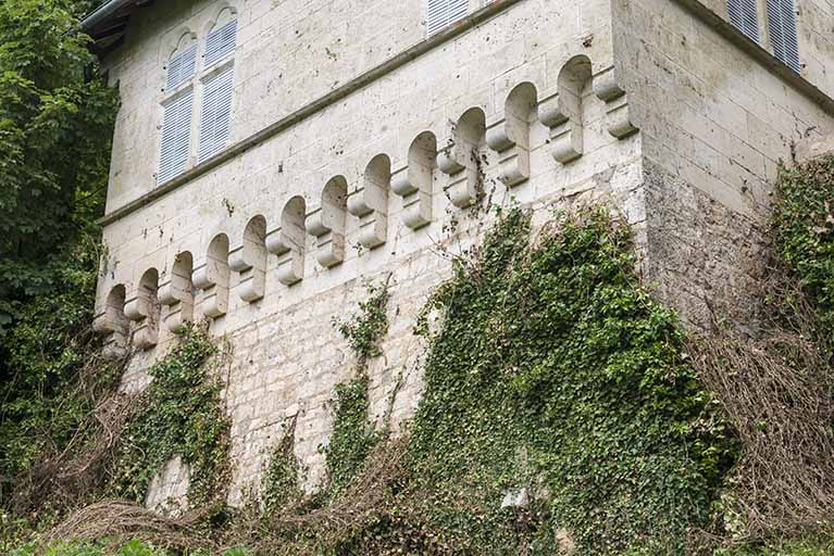 Détail de la tour. © Jérôme Mongreville / Région Bourgogne-Franche-Comté, Inventaire du patrimoine - 2017