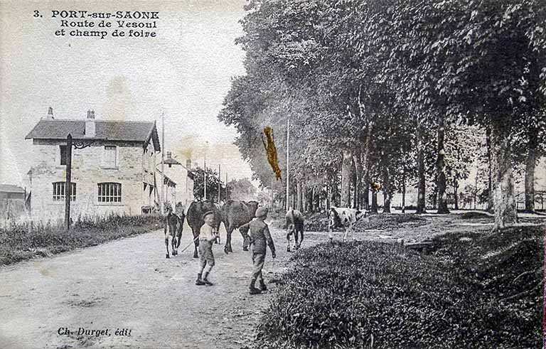 Le champ de foire, carte postale. © Guillaume Gézolme / Région Bourgogne-Franche-Comté, Inventaire du patrimoine - 2017