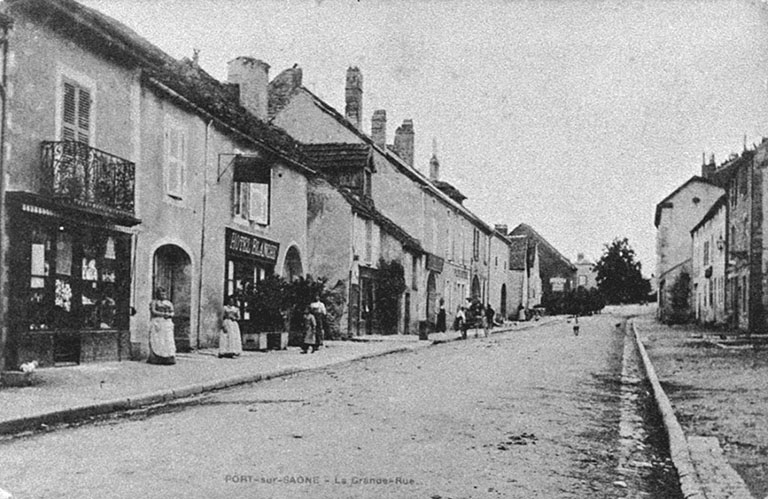 La Grande rue, carte postale. © Guillaume Gézolme / Région Bourgogne-Franche-Comté, Inventaire du patrimoine - 2017
