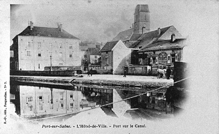 Le canal et l'Hôtel de ville, carte postale. © Guillaume Gézolme / Région Bourgogne-Franche-Comté, Inventaire du patrimoine - 2017