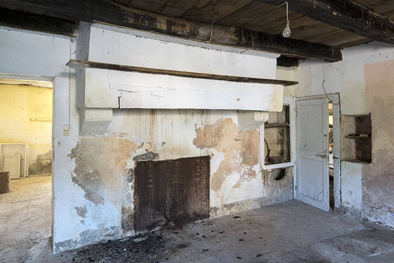 Intérieur : la cuisine depuis l'entrée. © Sonia Dourlot / Région Bourgogne-Franche-Comté, Inventaire du patrimoine - 2017