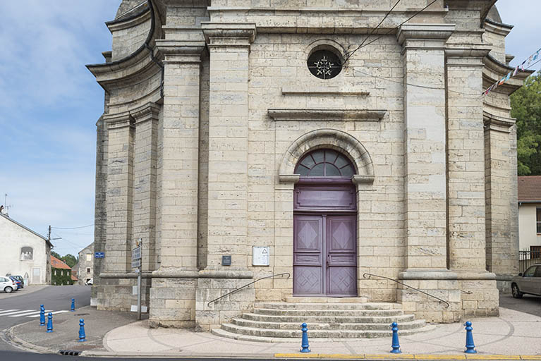 Le portail de l'église paroissiale. © Jérôme Mongreville / Région Bourgogne-Franche-Comté, Inventaire du patrimoine - 2017