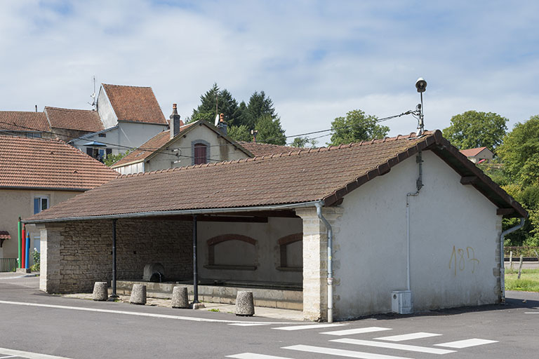 Le lavoir couvert, rue de Remaucourt. © Jérôme Mongreville / Région Bourgogne-Franche-Comté, Inventaire du patrimoine - 2017