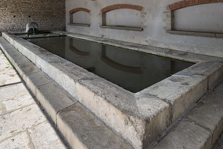 Bassin du lavoir. © Jérôme Mongreville / Région Bourgogne-Franche-Comté, Inventaire du patrimoine - 2017