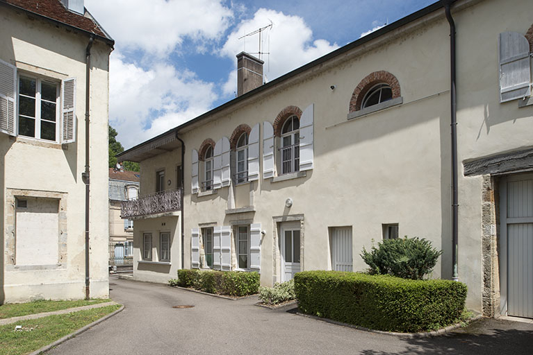Les communs, vue depuis la cour. © Jérôme Mongreville / Région Bourgogne-Franche-Comté, Inventaire du patrimoine - 2017