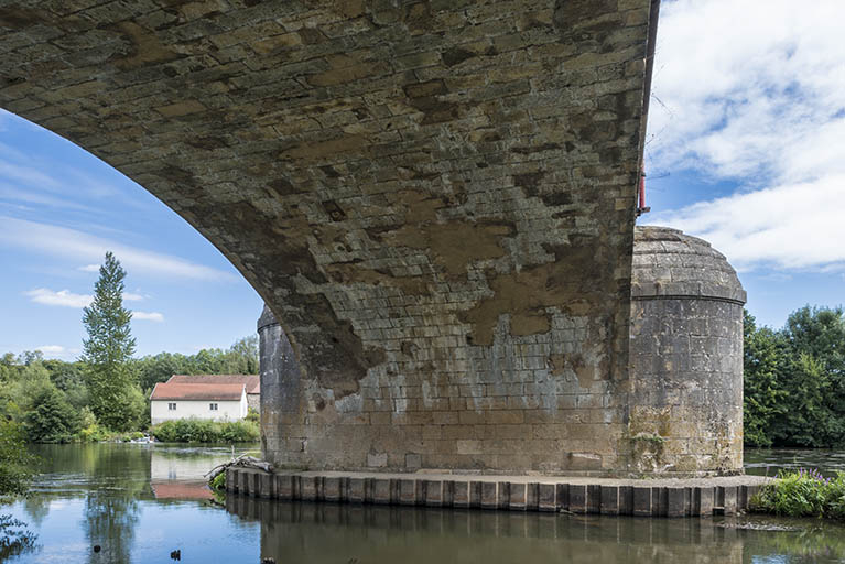 Détail sur la maçonnerie de l'édifice. © Jérôme Mongreville / Région Bourgogne-Franche-Comté, Inventaire du patrimoine - 2017