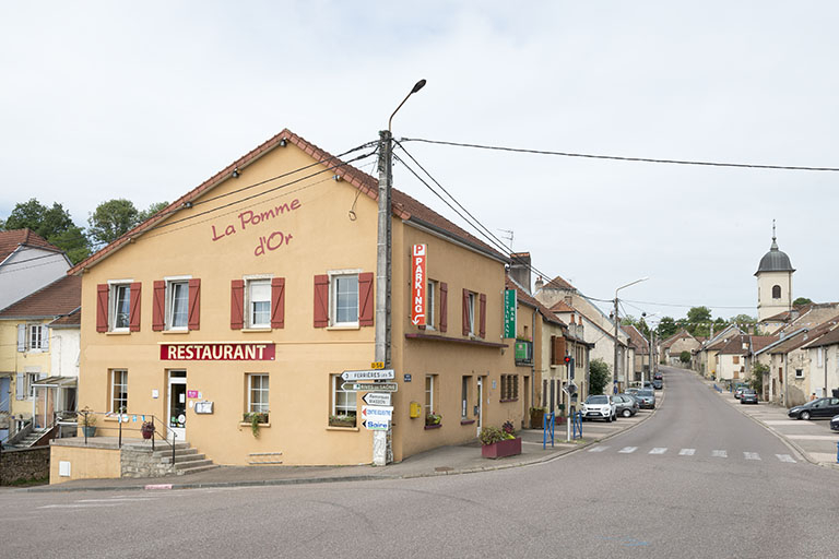 Rue de Saint-Valère. © Jérôme Mongreville / Région Bourgogne-Franche-Comté, Inventaire du patrimoine - 2017
