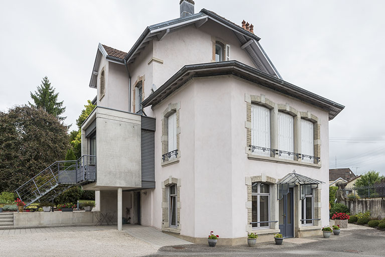 Le mur pignon sud avec l'agrandissement réalisé par la famille Petit. © Jérôme Mongreville / Région Bourgogne-Franche-Comté, Inventaire du patrimoine - 2017