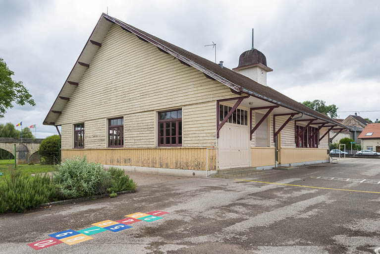 Vue depuis le fond de la cour. © Jérôme Mongreville / Région Bourgogne-Franche-Comté, Inventaire du patrimoine - 2017