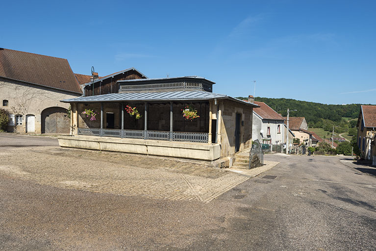 Le lavoir, rue du Vaux. © Jérôme Mongreville / Région Bourgogne-Franche-Comté, Inventaire du patrimoine - 2017