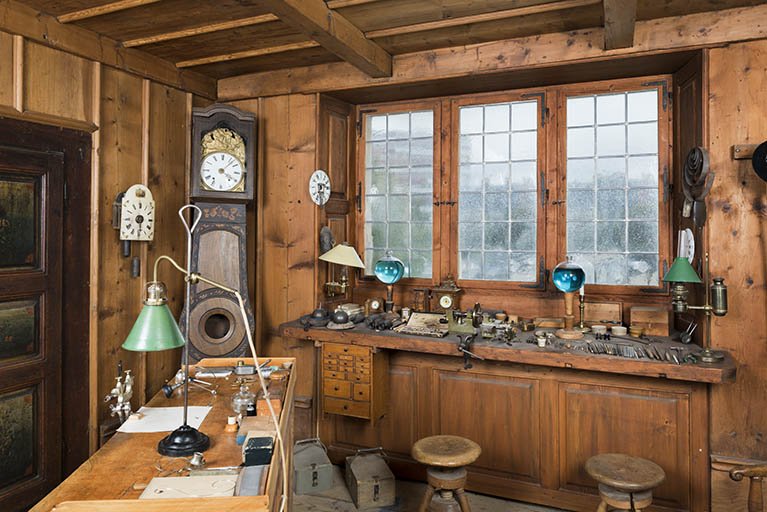 Atelier d'horloger dans une ferme (reconstitution du Musée paysan et artisanal, La Chaux-de-Fonds). © Sonia Dourlot / Région Bourgogne-Franche-Comté, Inventaire du patrimoine - 2018