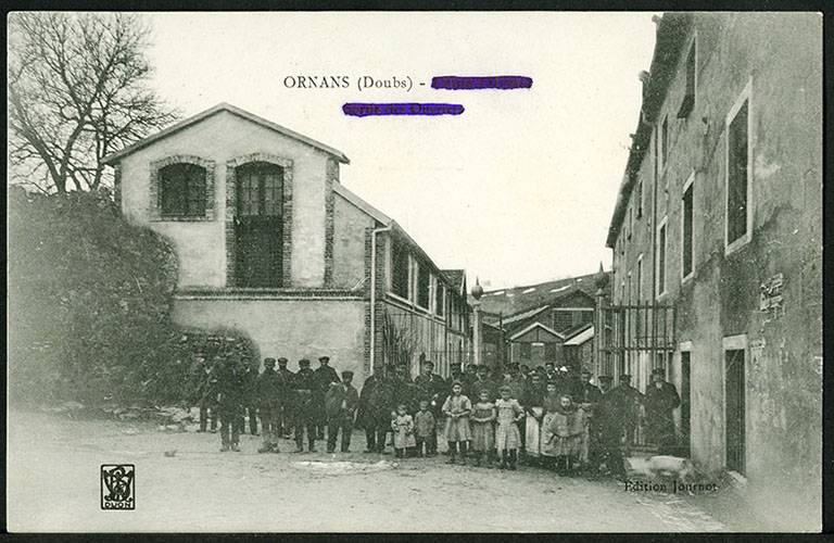 Usine Olivier - Sortie des ouvriers, carte postale, s.d. [fin 19e ou début 20e siècle]. © Liliane Hamelin / Région Bourgogne-Franche-Comté, Inventaire du patrimoine - 2018