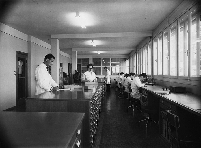 [L' "atelier" (de conditionnement) et les fournituristes], vers 1955. © Laurent Poupard / Région Bourgogne-Franche-Comté, Inventaire du patrimoine - 2018